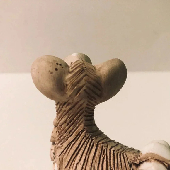 Vtg Artesania Rinconada Llama Art Pottery Figurine 3.25  Inch Tall Chipped Foot - Picture 5 of 16